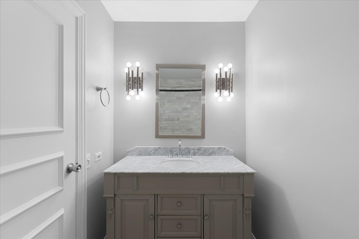 10 East Ontario Street, Unit 480102 Chicago, IL 60611 - Photo 31 of 41 a bathroom with a sink and a mirror