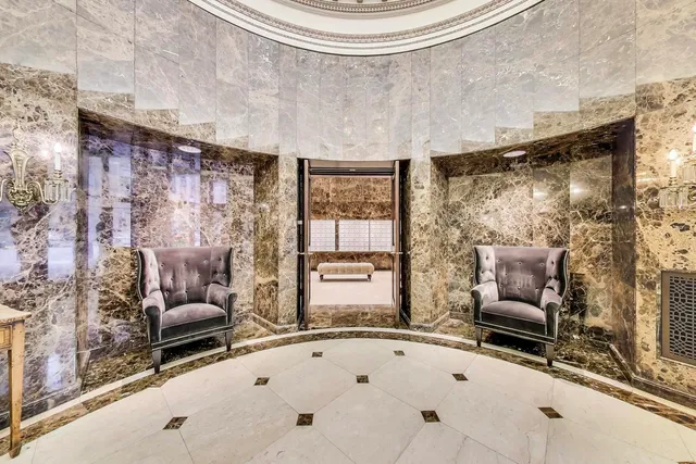 $950,000 | 10 East Ontario Street, Unit 480102, Chicago, IL 60611