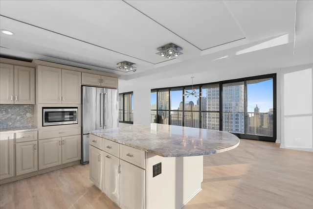 $950,000 | 10 East Ontario Street, Unit 480102, Chicago, IL 60611