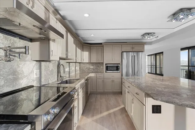 $950,000 | 10 East Ontario Street, Unit 480102, Chicago, IL 60611