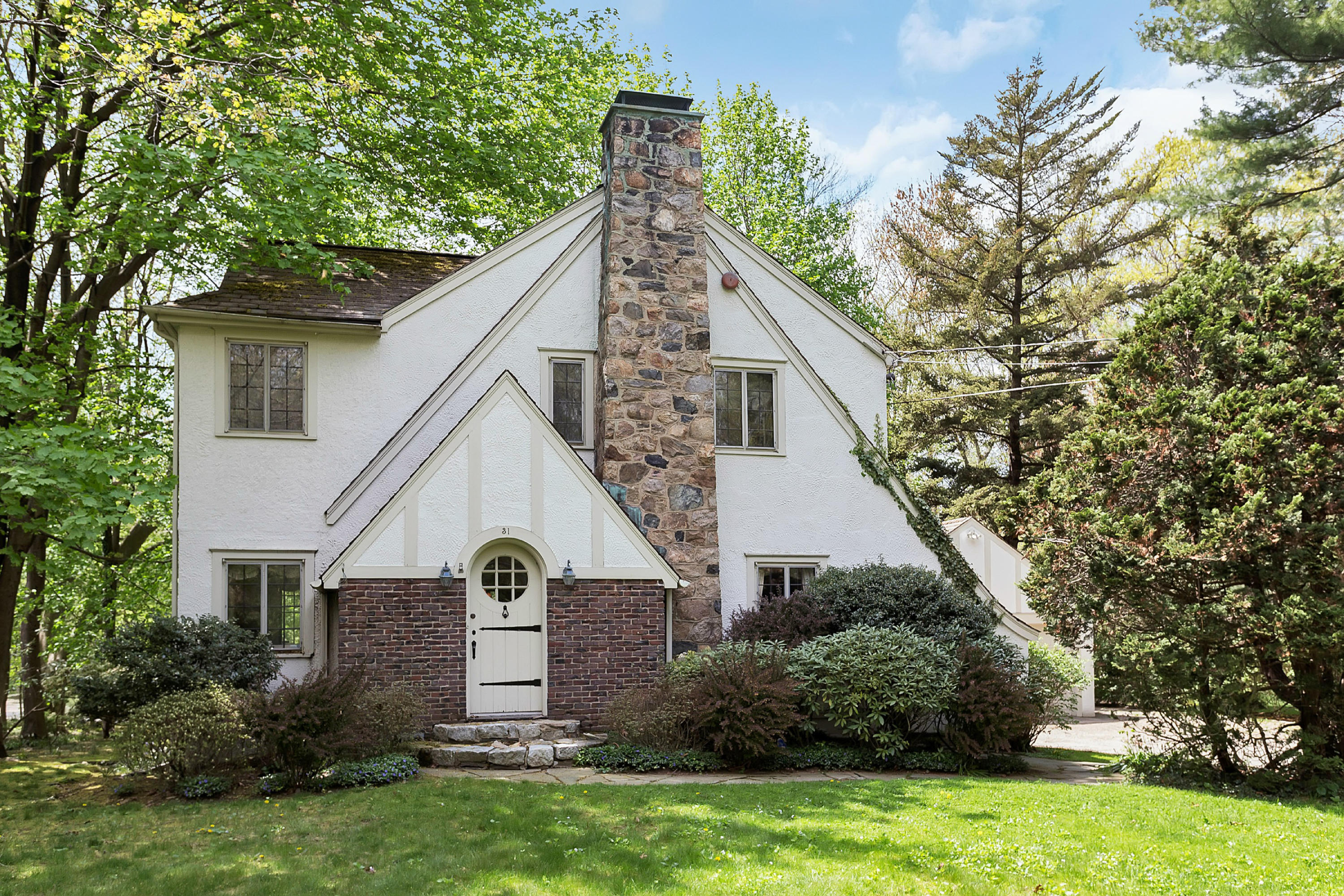 31 Birch Road Darien, CT 06820 - Photo 2 of 24 99186205-2