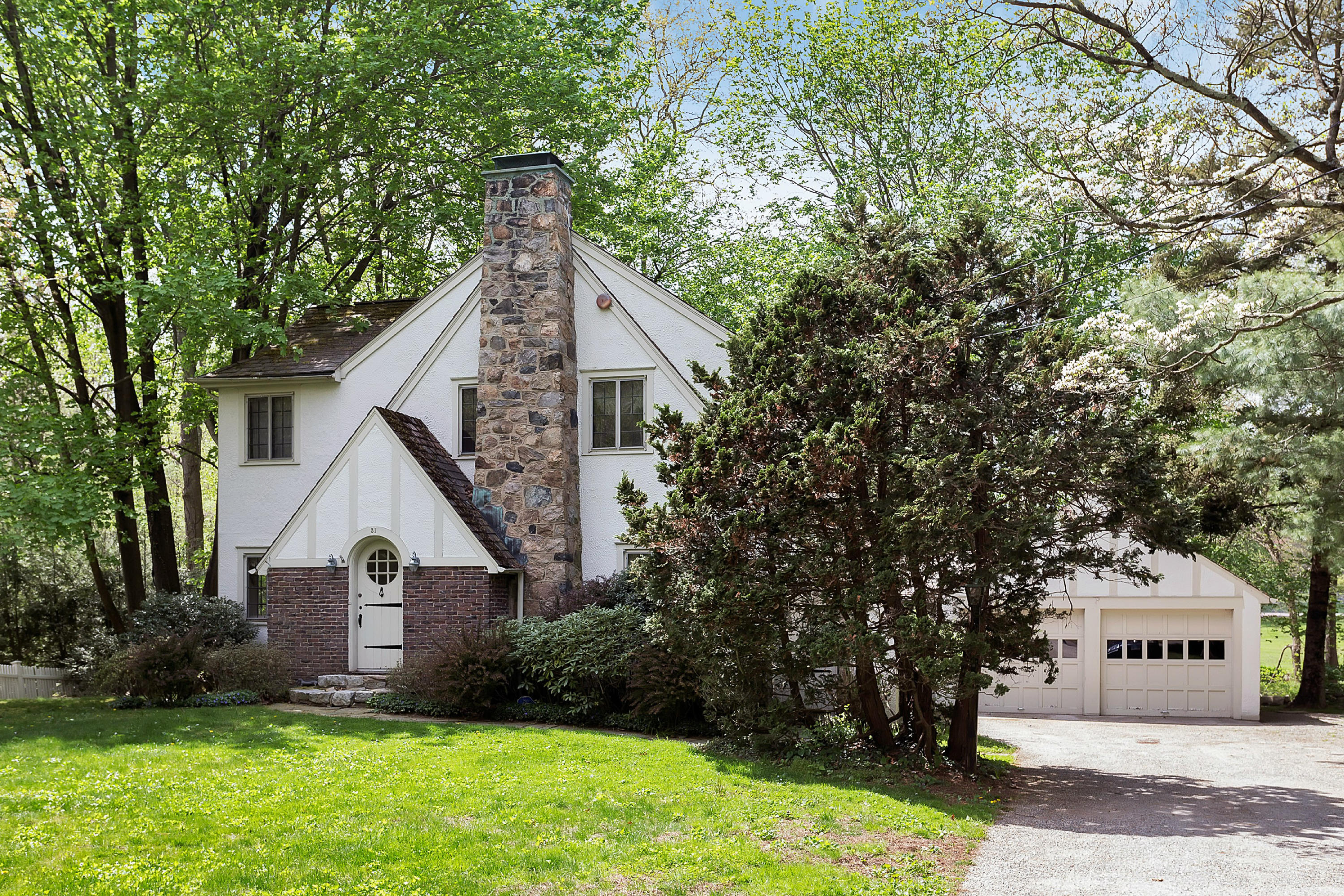 31 Birch Road Darien, CT 06820 - Photo 3 of 24 99186205-3