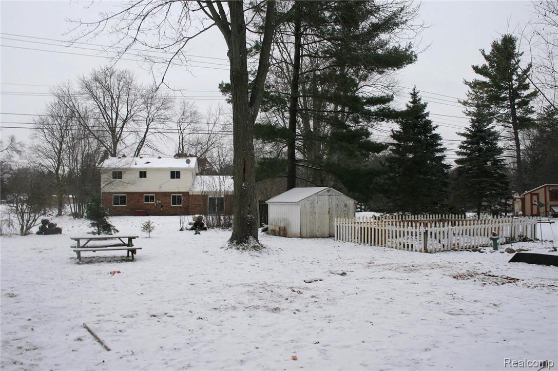126 Henderson Road Howell, MI 48855 - Photo 4 of 18 3 yard.jpg