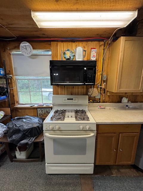 186 South South Arm Road Andover, ME 04216 - Photo 12 of 22 Kitchen stove