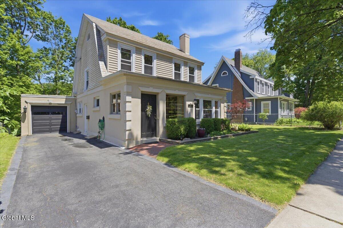 11 Freeman Road Albany, NY 12208 - Photo 2 of 34 2) 72433-6a24b2bbe549d