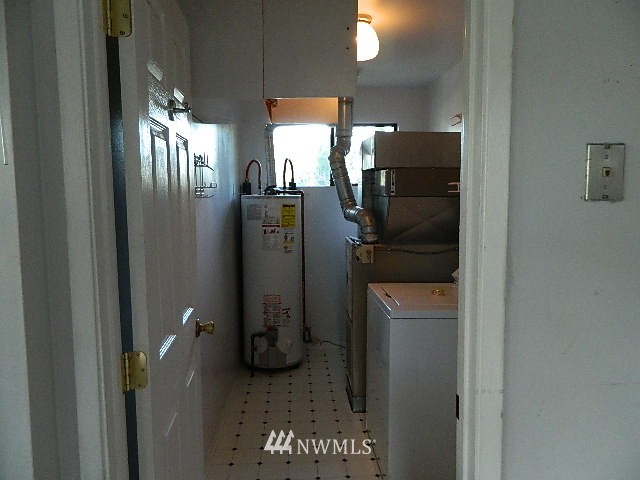 524 Hoquiam Avenue Northeast Renton, WA 98059 - Photo 6 of 11 Gallery Image 6