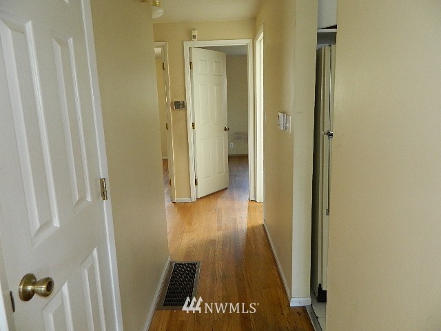 524 Hoquiam Avenue Northeast Renton, WA 98059 - Photo 7 of 11 Gallery Image 7