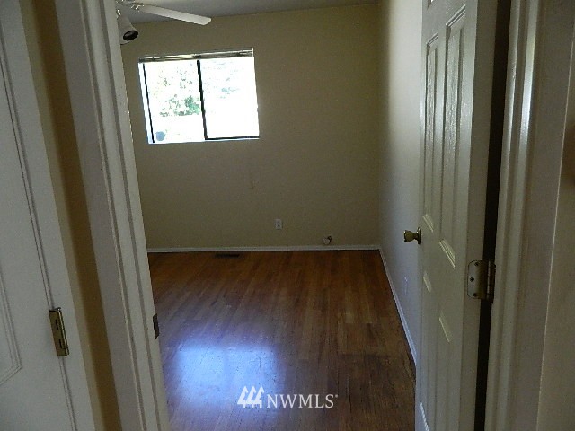 524 Hoquiam Avenue Northeast Renton, WA 98059 - Photo 9 of 11 Gallery Image 9
