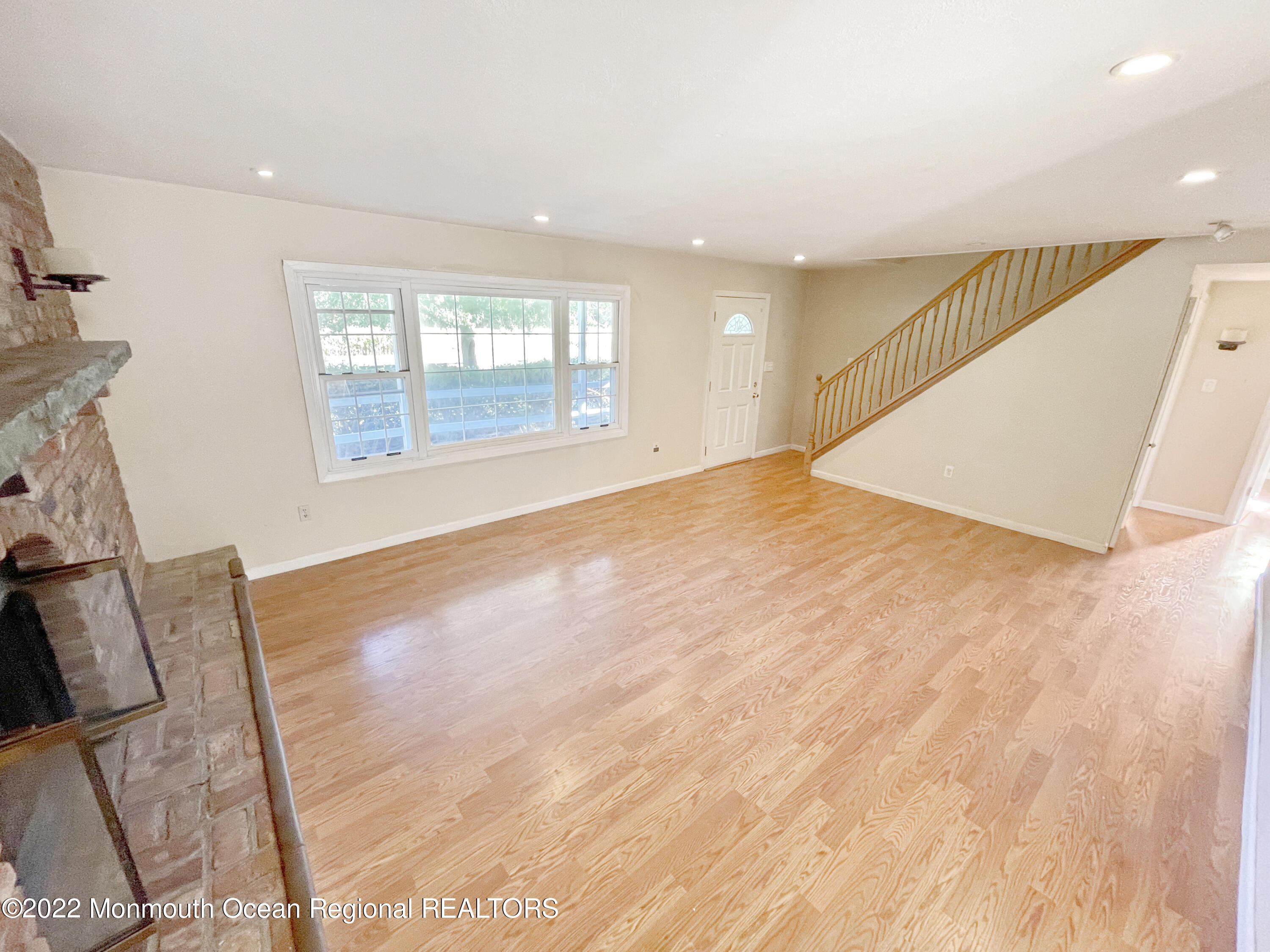 657 Lloyd Road Aberdeen, NJ 07747 - Photo 5 of 14 Photo Oct 18 2022, 3 20 38 PM