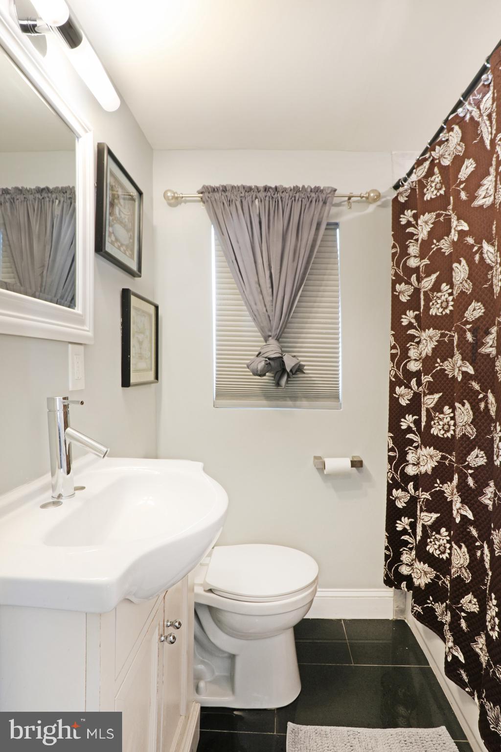 508 Estate Road Maple Shade, NJ 08052 - Photo 11 of 16 Bathroom