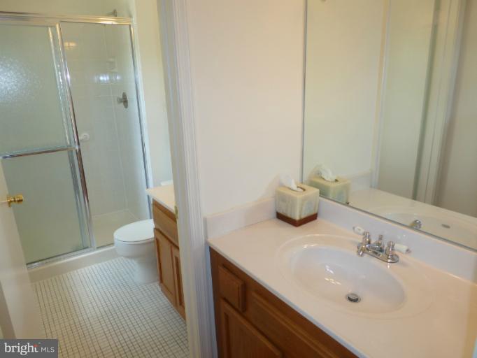 8311 Crown Court Road Alexandria, VA 22308 - Photo 11 of 21 Bath (Master)
