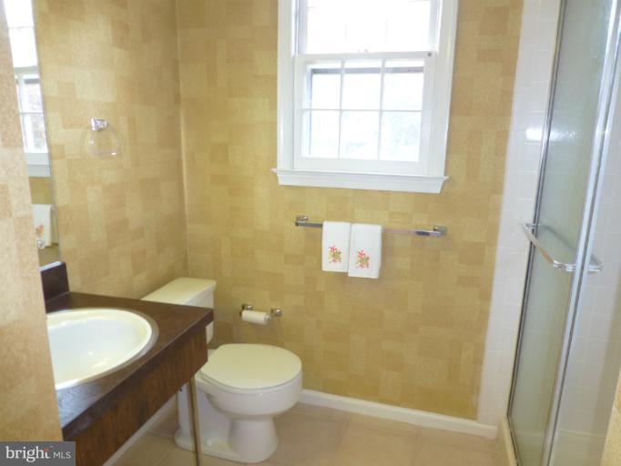 8311 Crown Court Road Alexandria, VA 22308 - Photo 15 of 21 Bath 3