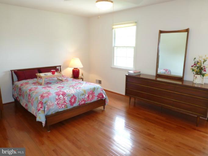 8311 Crown Court Road Alexandria, VA 22308 - Photo 18 of 21 Bedroom (Master)