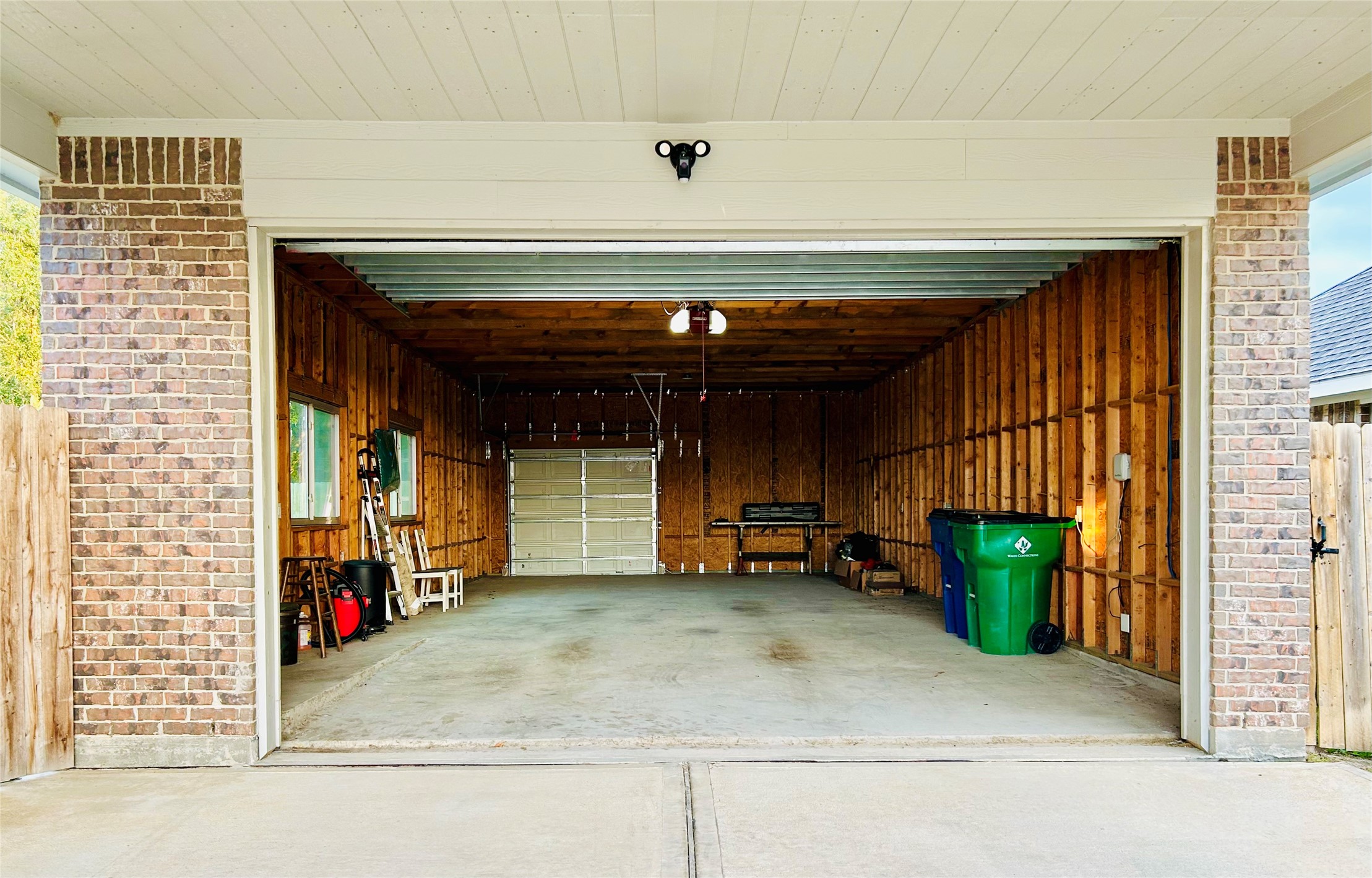 7114 Limestone Circle Manvel, TX 77578 - Photo 20 of 23 a view of a garage