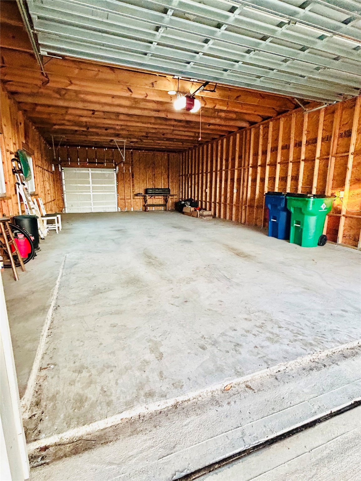 7114 Limestone Circle Manvel, TX 77578 - Photo 21 of 23 a view of a garage