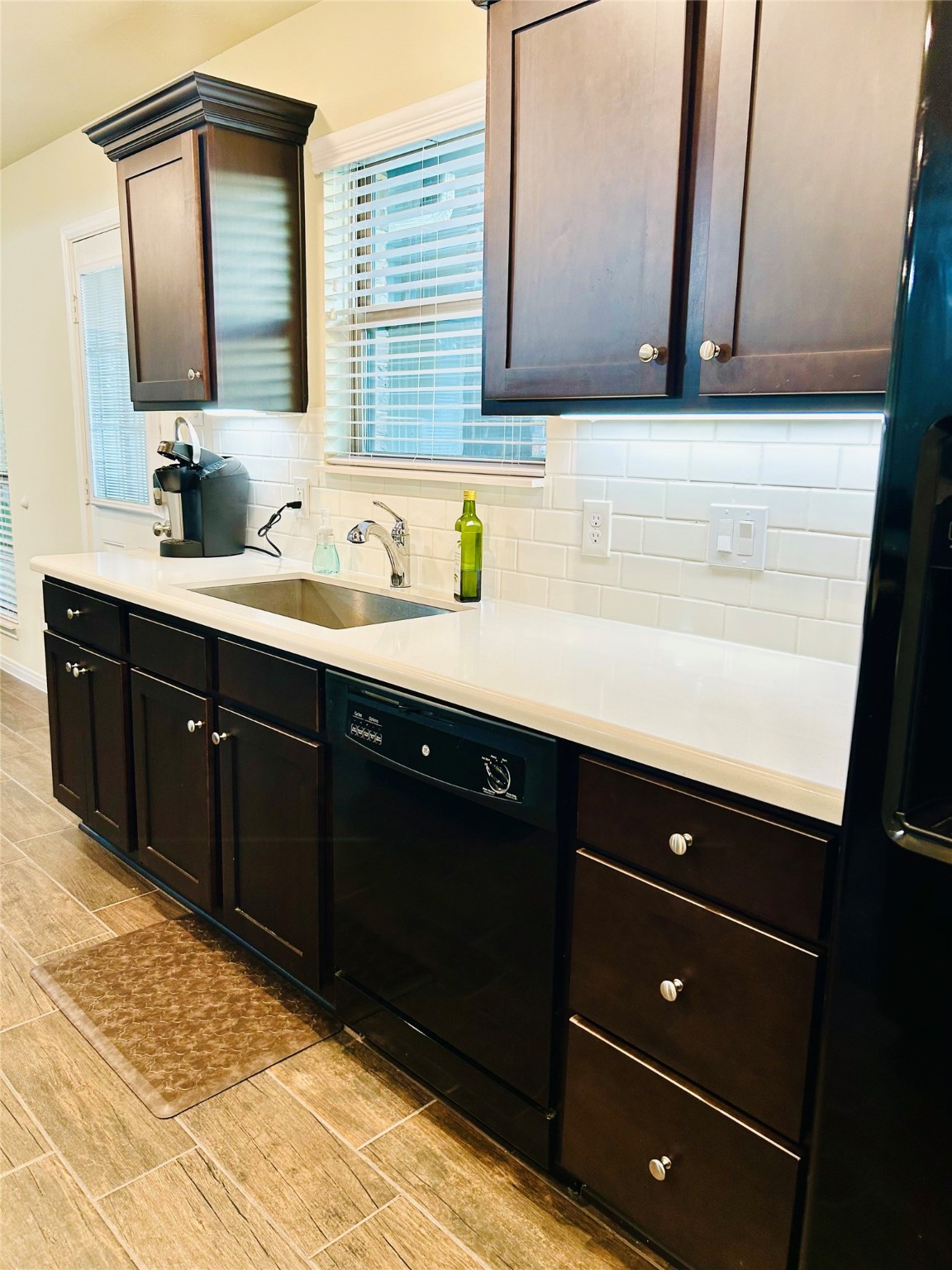 7114 Limestone Circle Manvel, TX 77578 - Photo 4 of 23 a bathroom with a sink vanity and a mirror