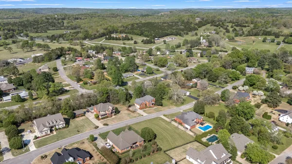 $712,500 | 913 Dogwood Drive, Fayetteville, TN 37334