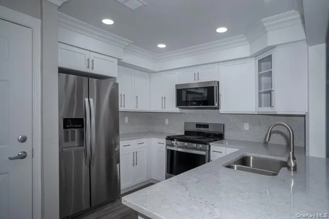 $3,680 | 90 Westwood Drive, Unit 197, Westbury, NY 11590