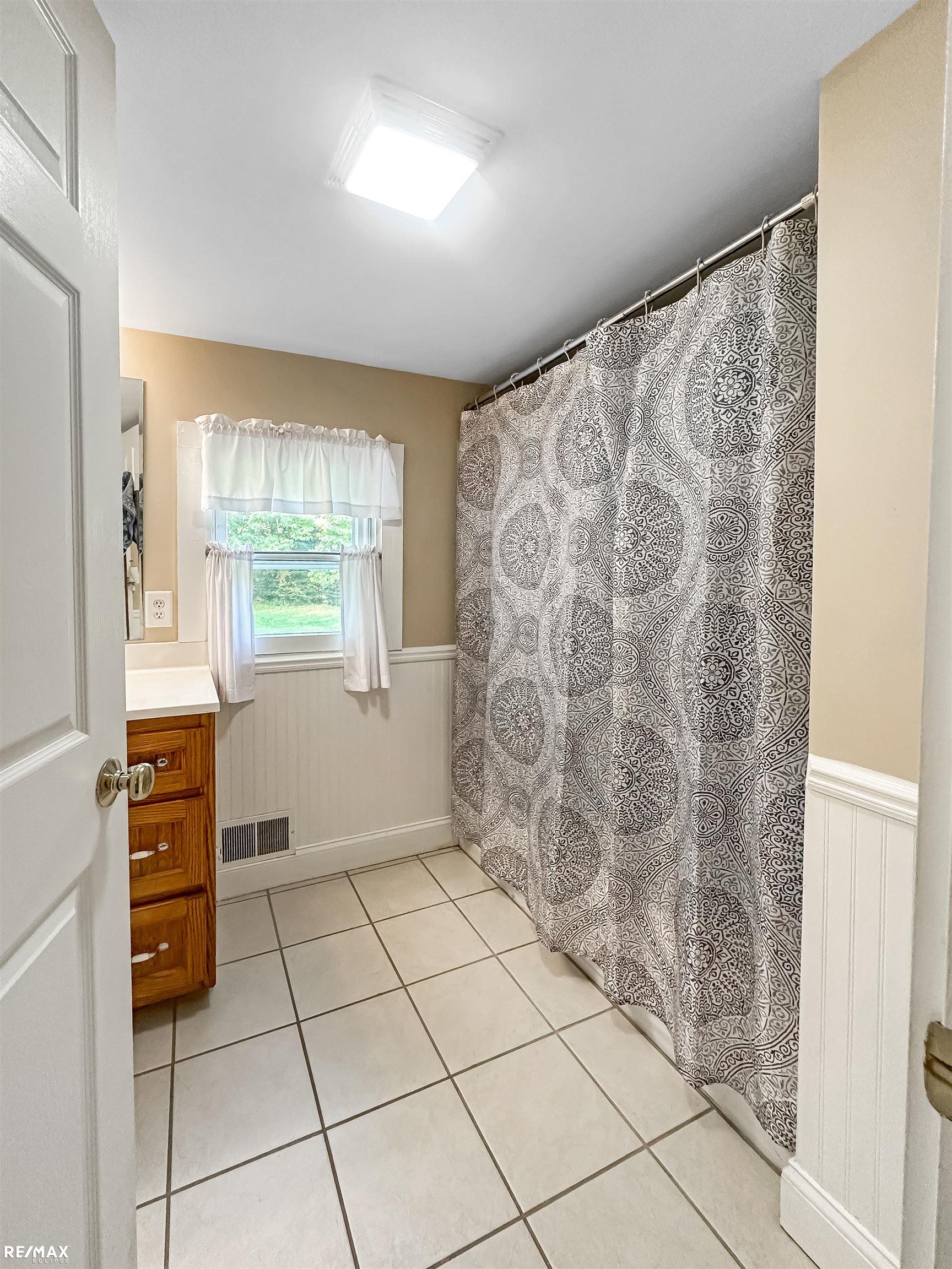 5235 Summers Road North Branch, MI 48461 - Photo 9 of 28 50189141-7c394fd6-907a-4fa8-95d5-05e3104fc8cc.JPG