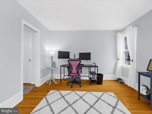 a view of a livingroom with lounge chair and lounge chair