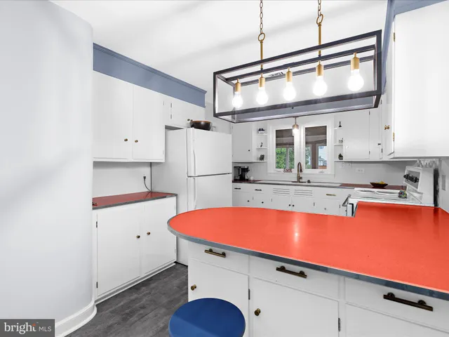 a en suite bathroom with a sink and a mirror