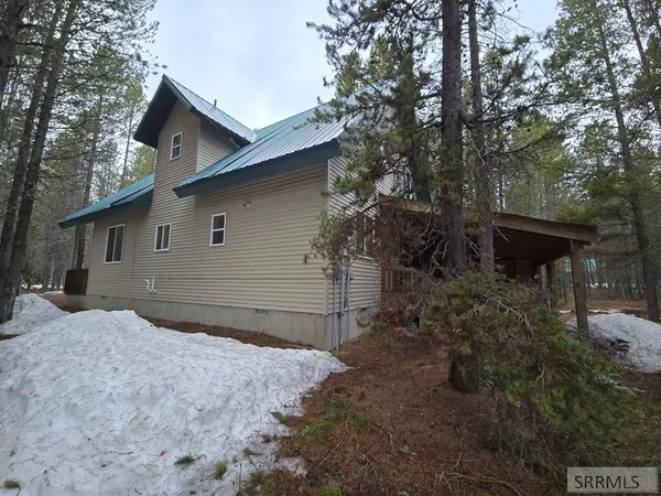 $949,900 | 3627 South Bills Island Loop Rd Island Park, Island Park, ID 83429