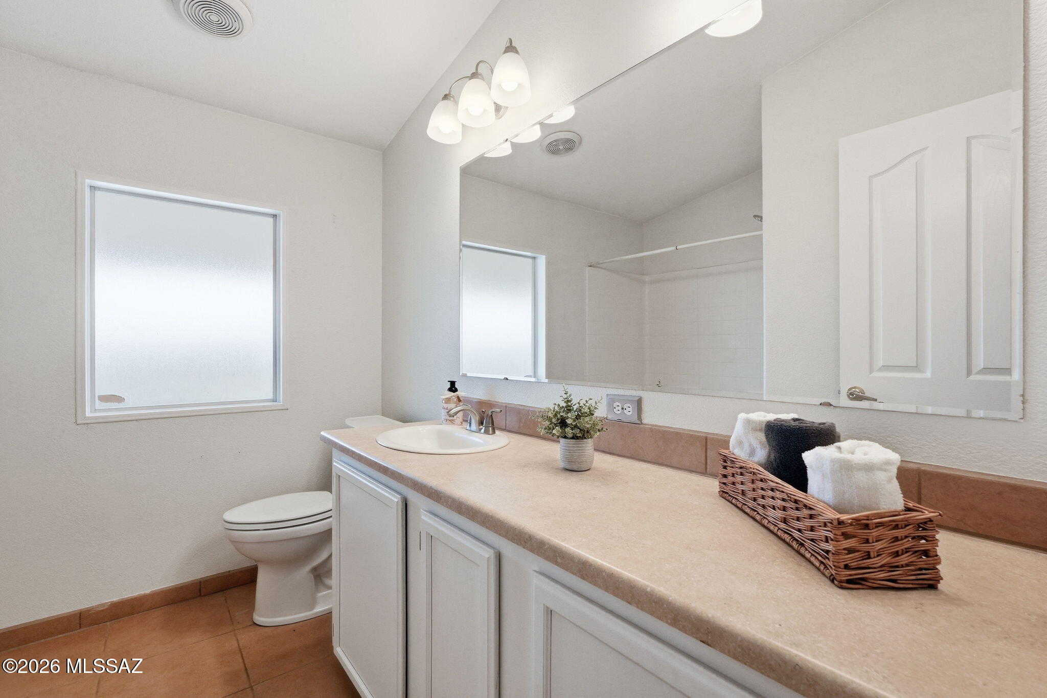 7716 West Sahuarita Road Vail, AZ 85641 - Photo 26 of 51 Guest Bath