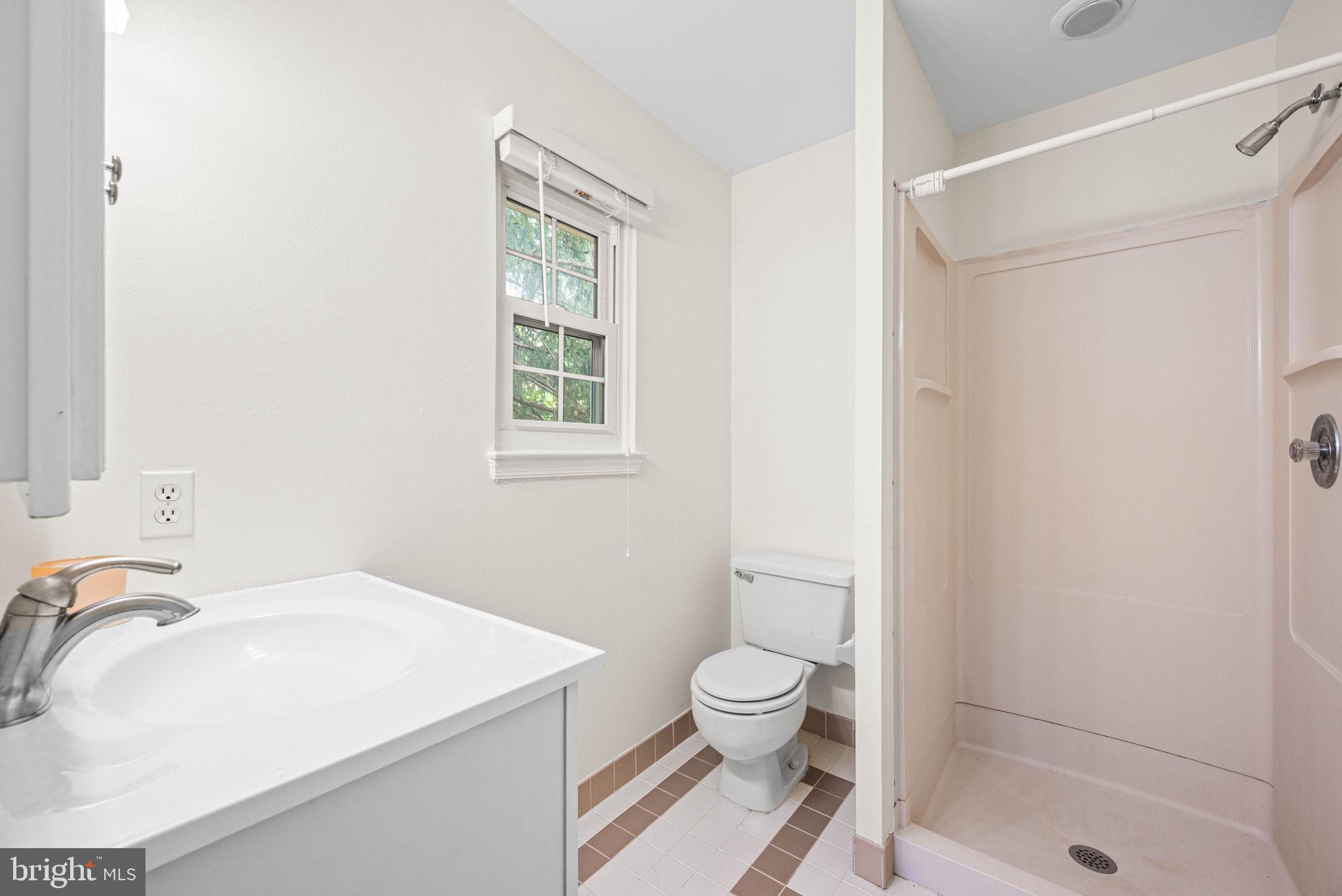 242 Valley Stream Lane Chesterbrook, PA 19087 - Photo 17 of 27 Primary Bathroom