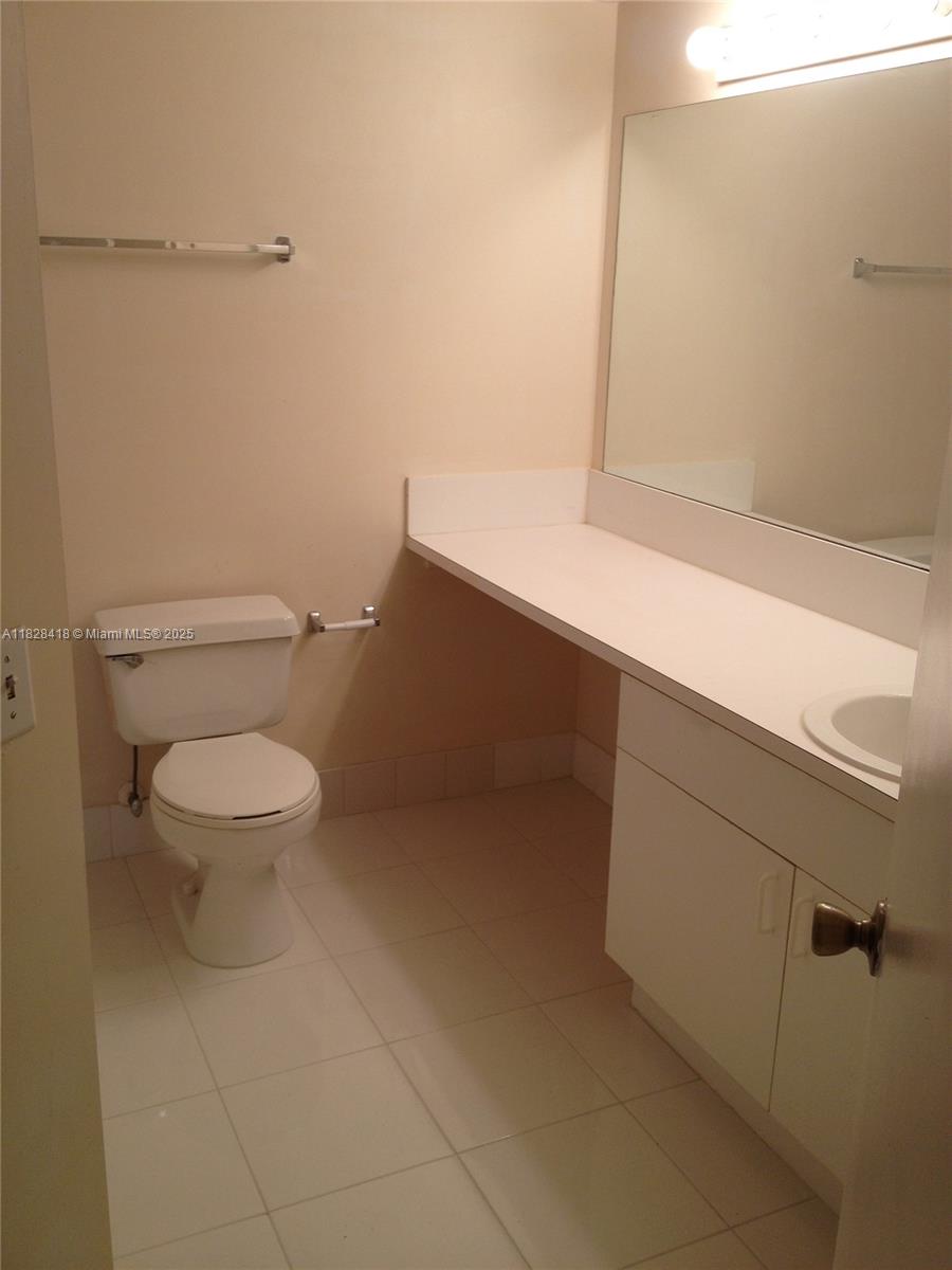 470 South Park Road, Unit 7308 Hollywood, FL 33021 - Photo 12 of 20 a white toilet sitting next to a shower