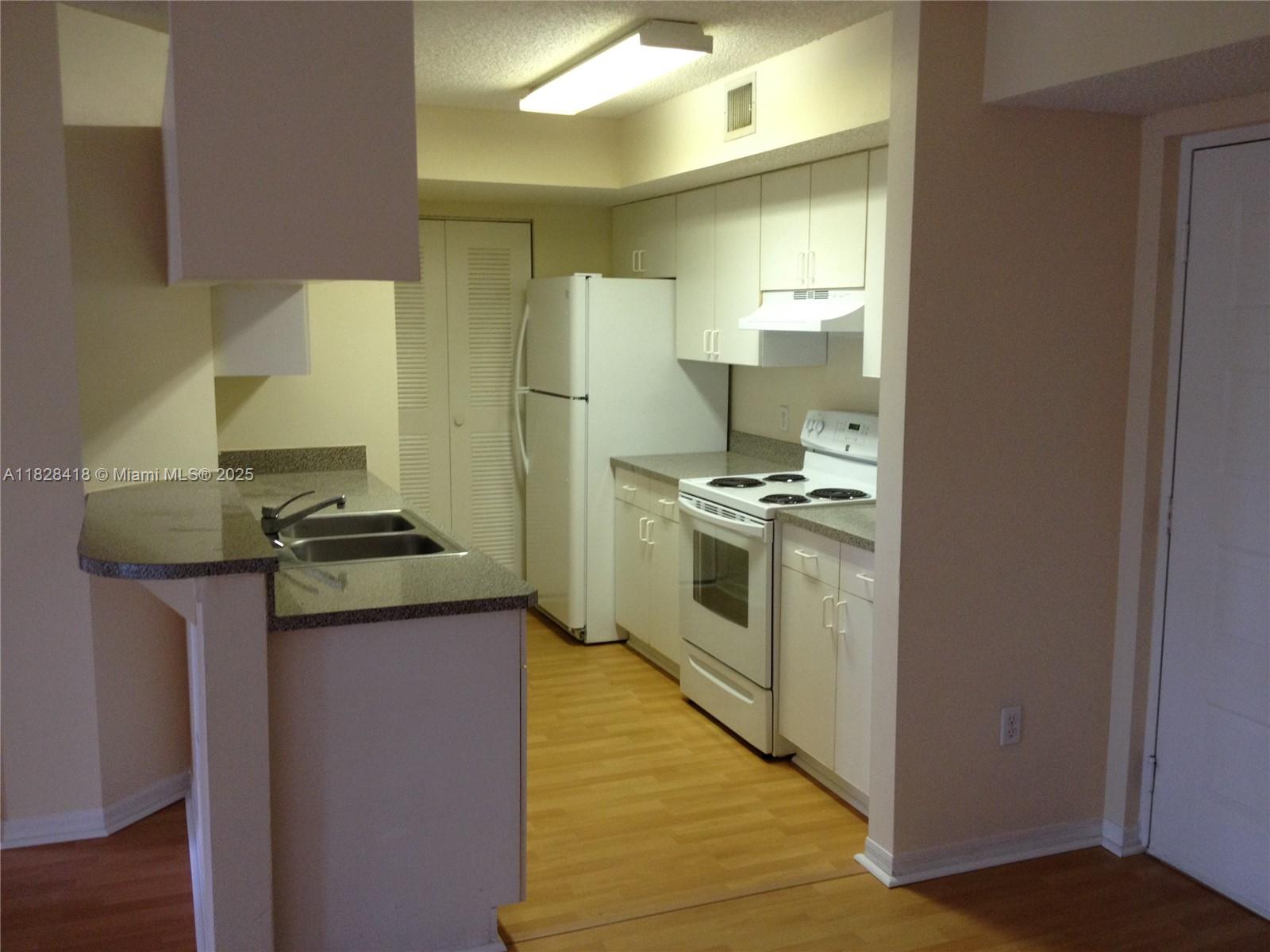 470 South Park Road, Unit 7308 Hollywood, FL 33021 - Photo 3 of 20 a kitchen with stainless steel appliances granite countertop a stove and a refrigerator