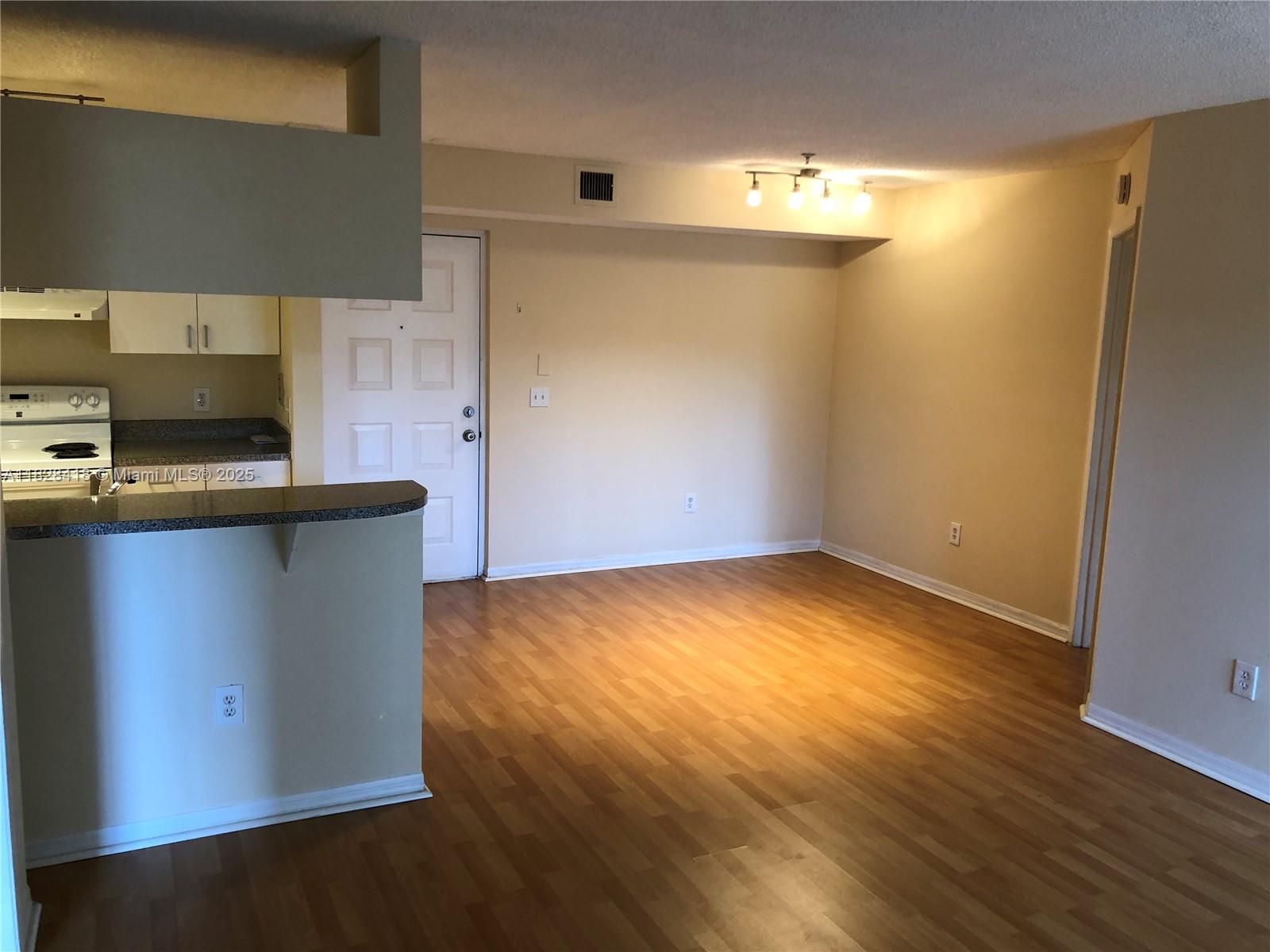 470 South Park Road, Unit 7308 Hollywood, FL 33021 - Photo 5 of 20 a view of kitchen and front door