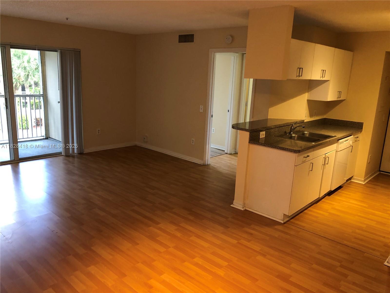 470 South Park Road, Unit 7308 Hollywood, FL 33021 - Photo 9 of 20 a kitchen with granite countertop a stove and a wooden floors