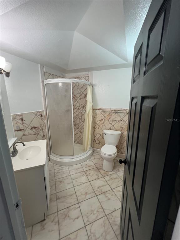 5195 Countryside Court St. Cloud, FL 34771 - Photo 13 of 20 a bathroom with a sink toilet and shower