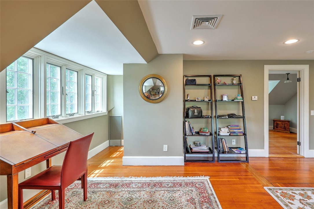 40 Grotto Avenue Providence, RI 02906 - Photo 33 of 47