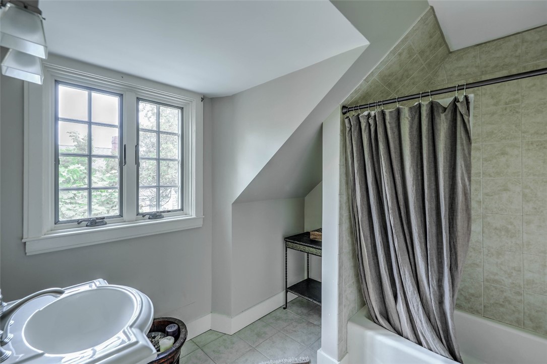 40 Grotto Avenue Providence, RI 02906 - Photo 35 of 47