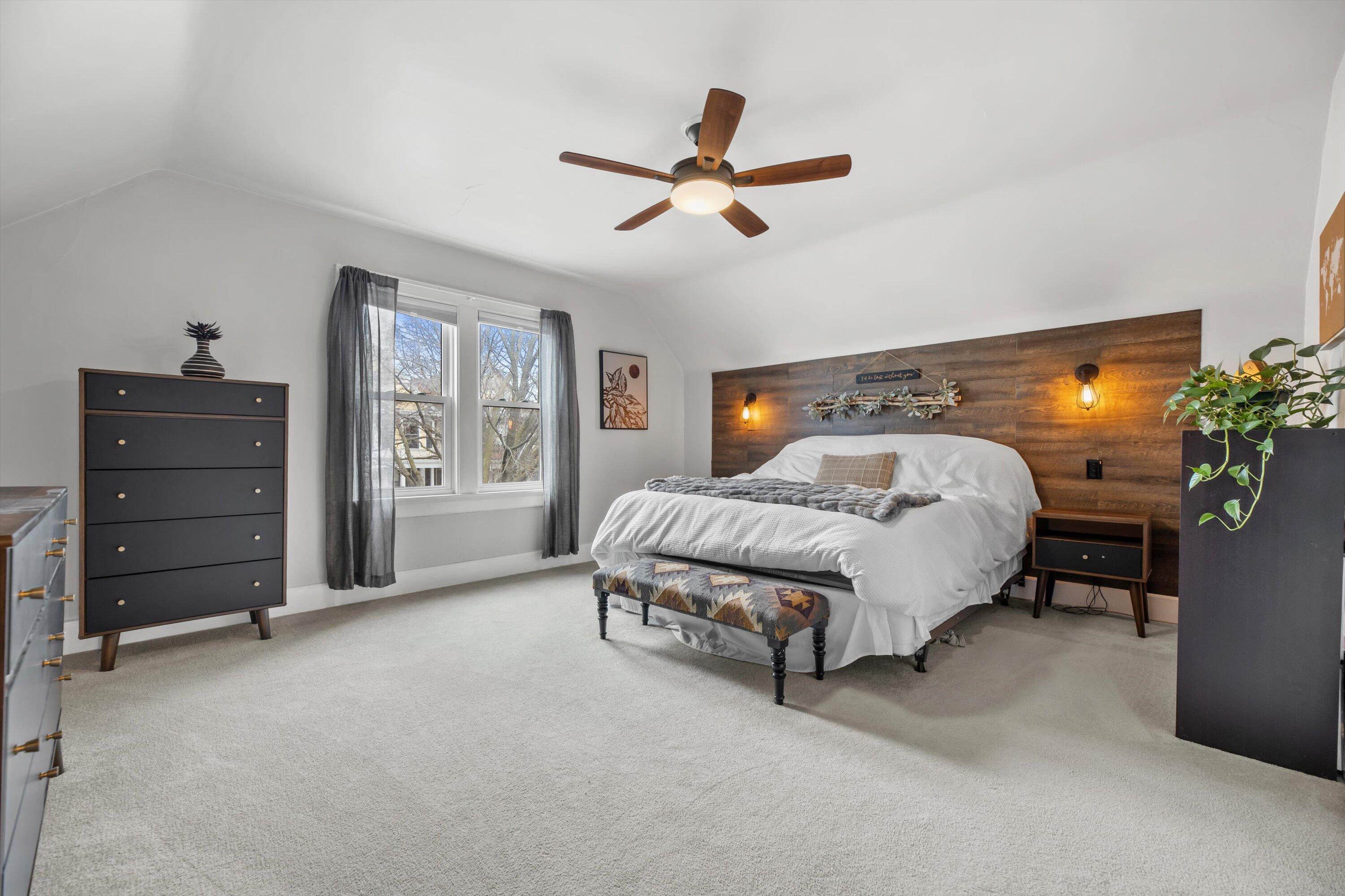 615 East Otjen Street Milwaukee, WI 53207 - Photo 29 of 63 Upper Level