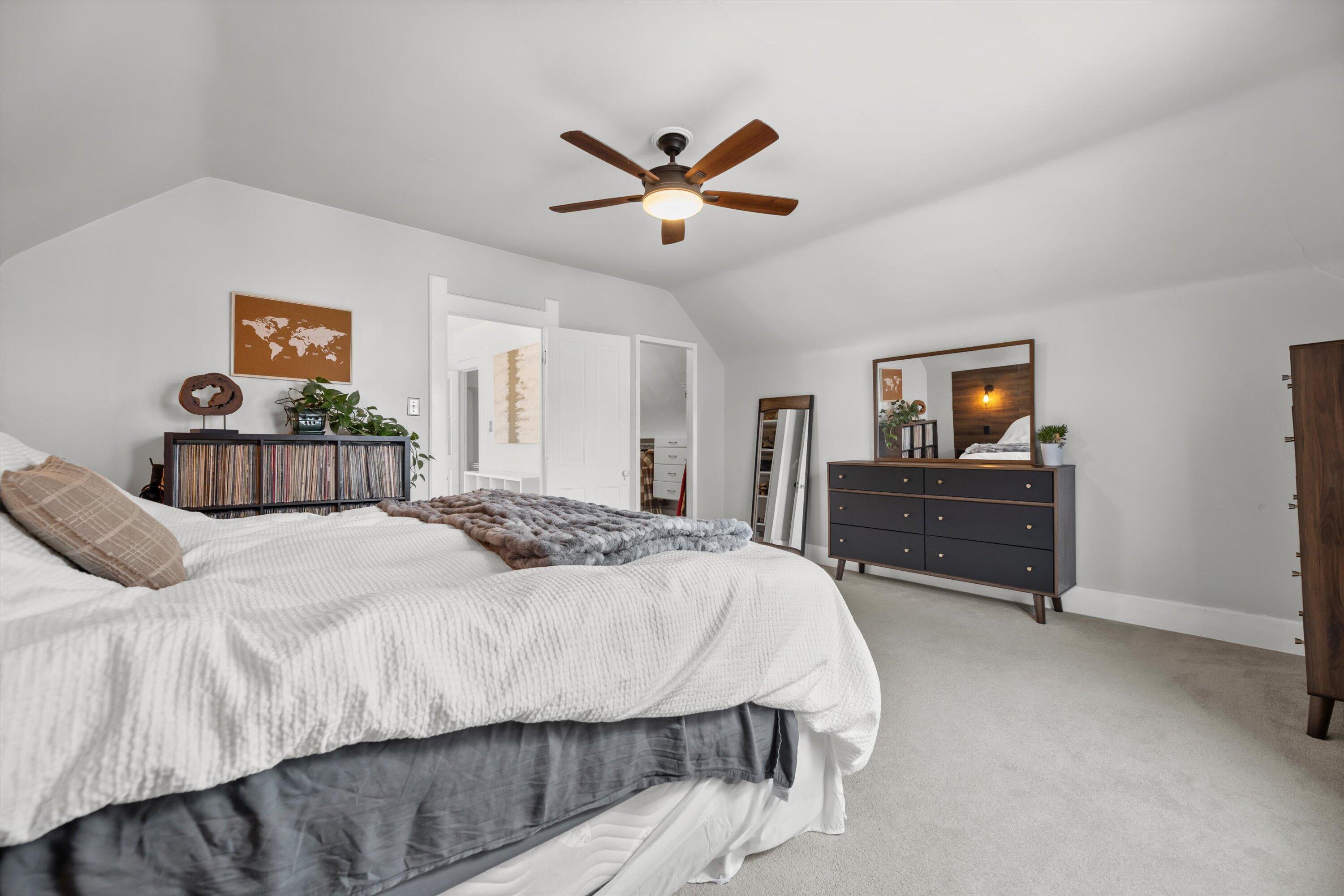 615 East Otjen Street Milwaukee, WI 53207 - Photo 31 of 63 Upper Level