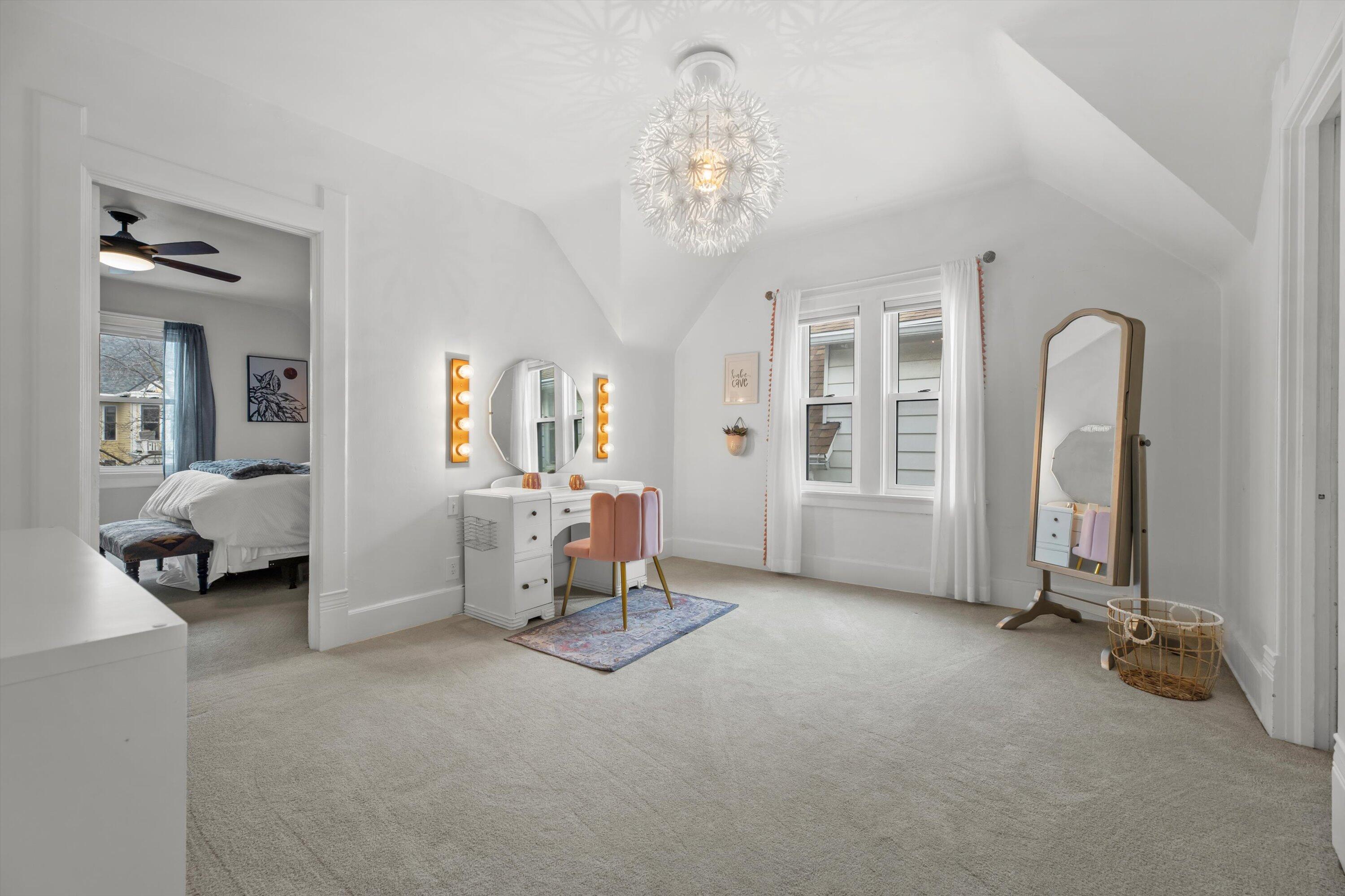 615 East Otjen Street Milwaukee, WI 53207 - Photo 34 of 63 Upper Level