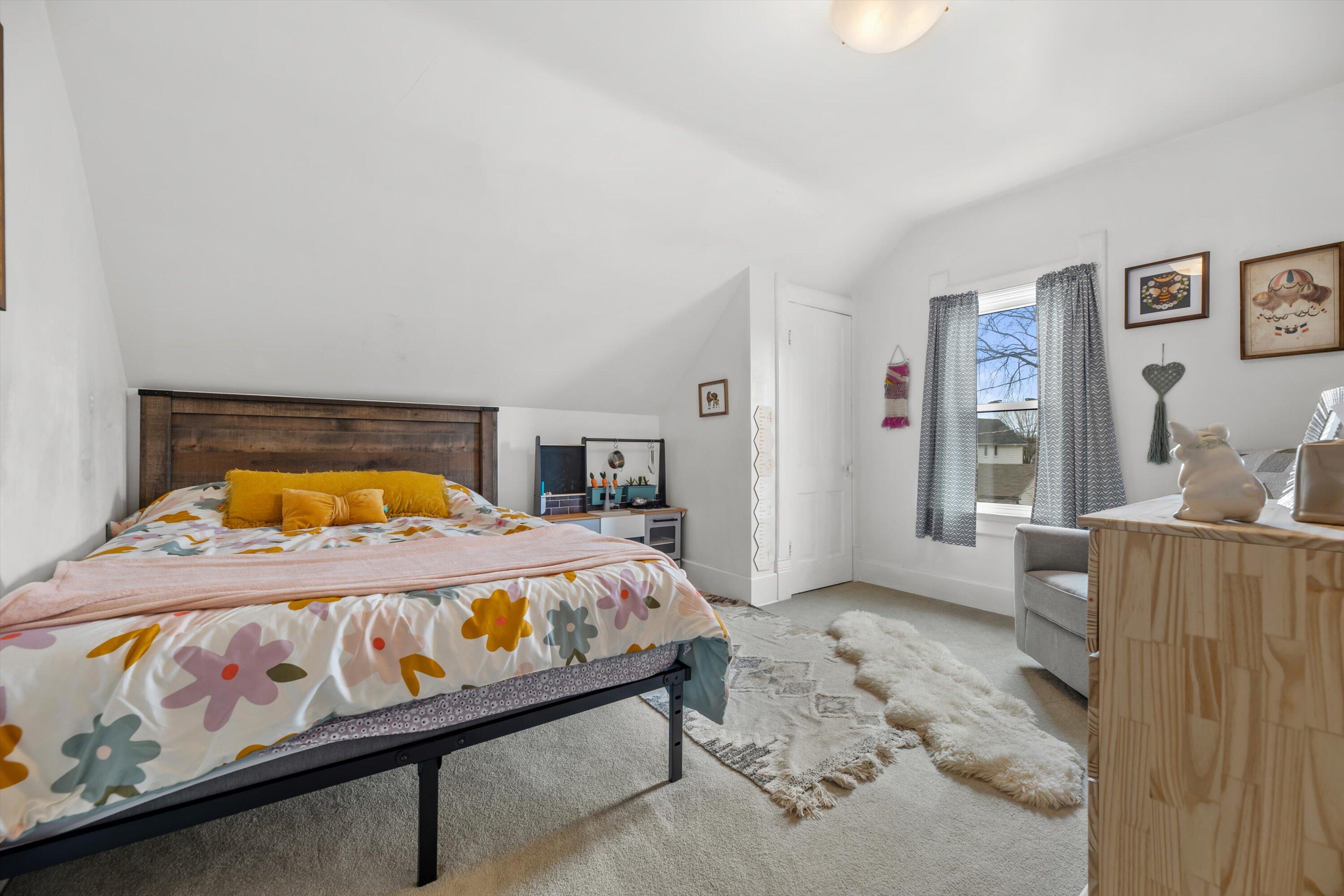 615 East Otjen Street Milwaukee, WI 53207 - Photo 38 of 63 Upper Level