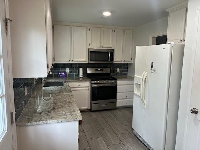 2211 Muret Street Irving, TX 75062 - Photo 8 of 16 a kitchen with a refrigerator stove and microwave