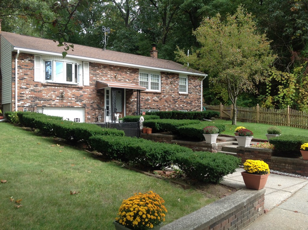 515 Tiffany Street Springfield, MA 01108 - Photo 1 of 20 Gallery Image 1