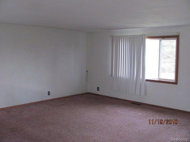 690 South Wilder Road Lapeer, MI 48446 - Photo 3 of 8 Living
