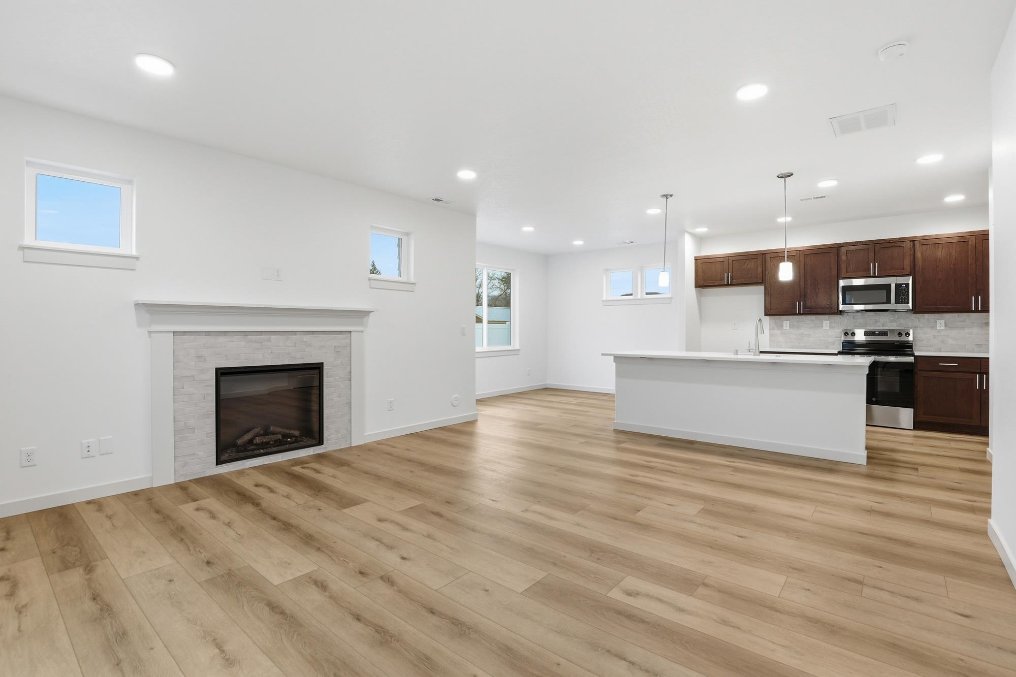 316 North Viewmont Road Greenacres, WA 99016 - Photo 2 of 12