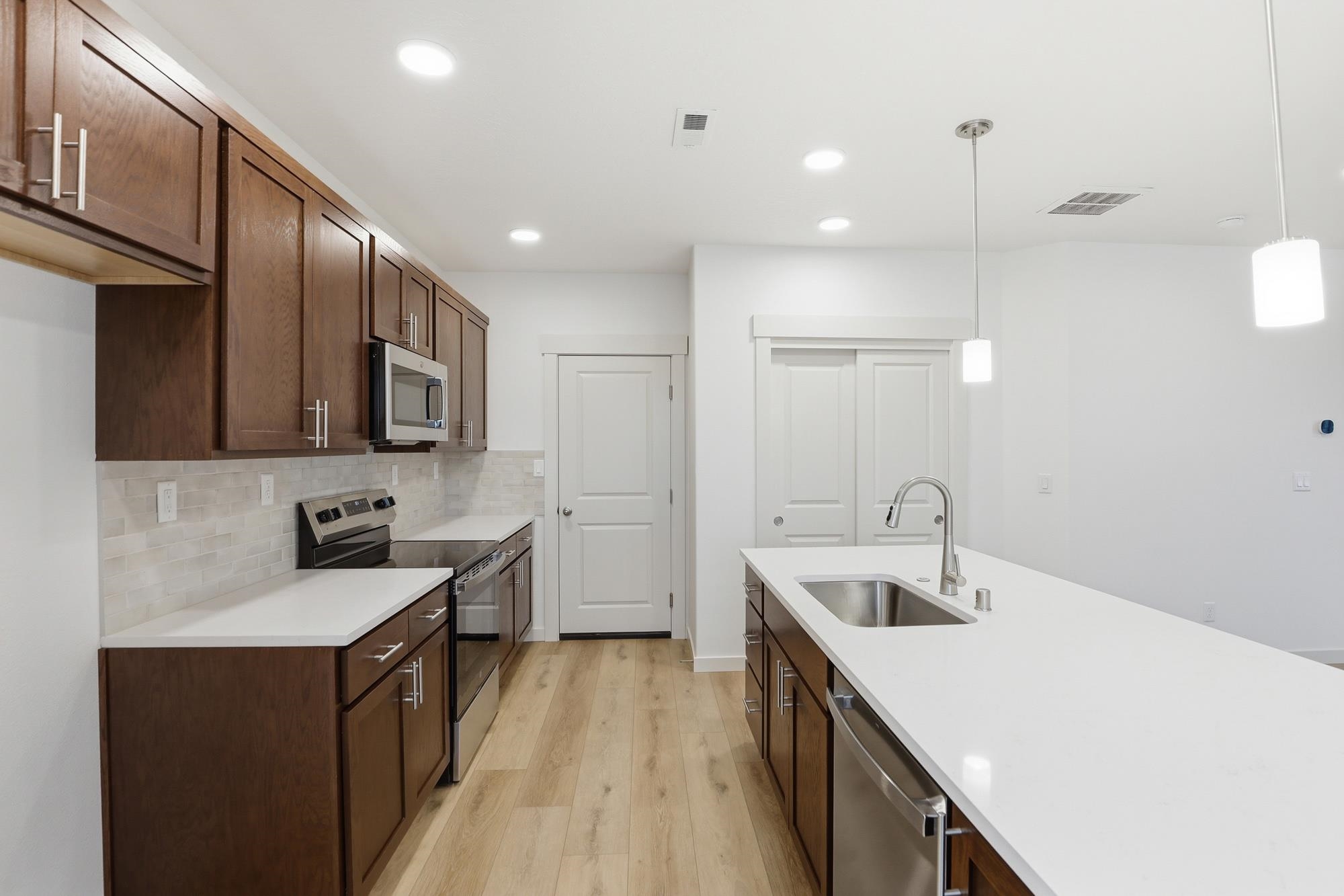 316 North Viewmont Road Greenacres, WA 99016 - Photo 3 of 12