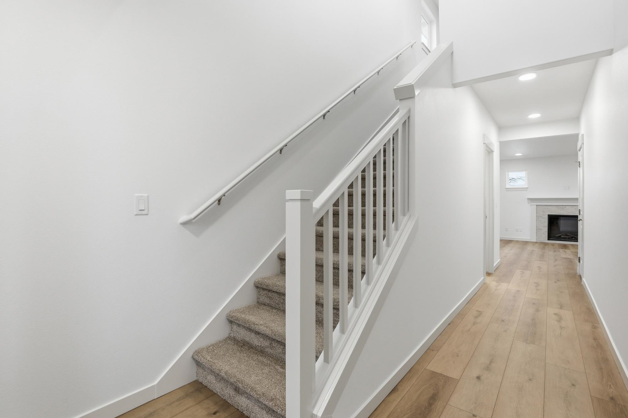 316 North Viewmont Road Greenacres, WA 99016 - Photo 5 of 12