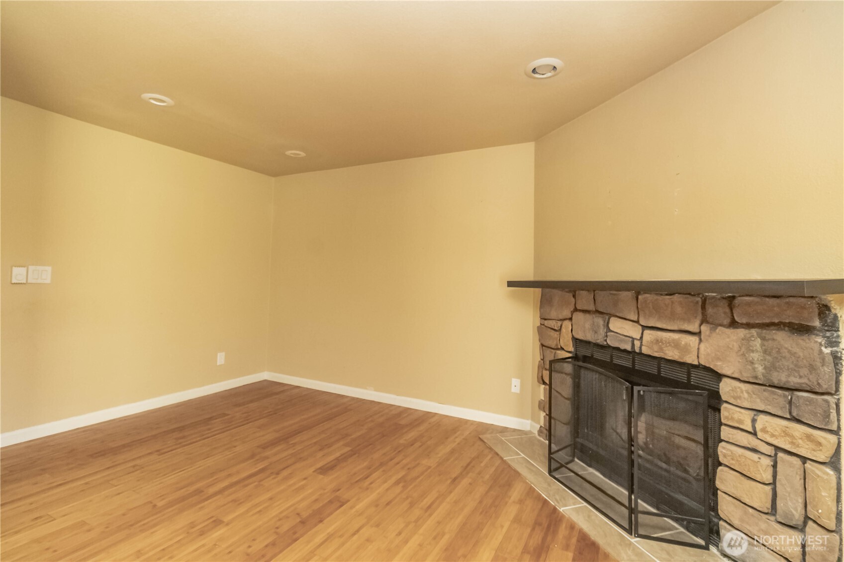 17425 119th Lane Southeast, Unit D12 Renton, WA 98058 - Photo 11 of 25 a view of a air conditioner