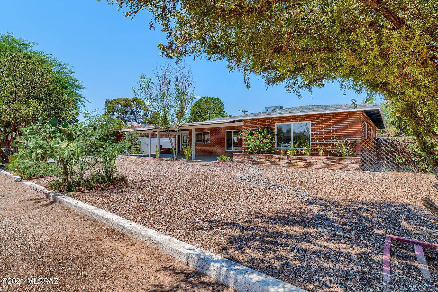 2041 East Rennoc Stravenue Tucson, AZ 85719 - Photo 2 of 38 Gallery Image 2