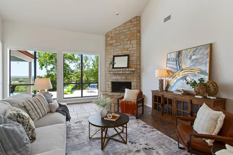 $975,000 | 1121 Kings Cove Drive, Canyon Lake, TX 78133