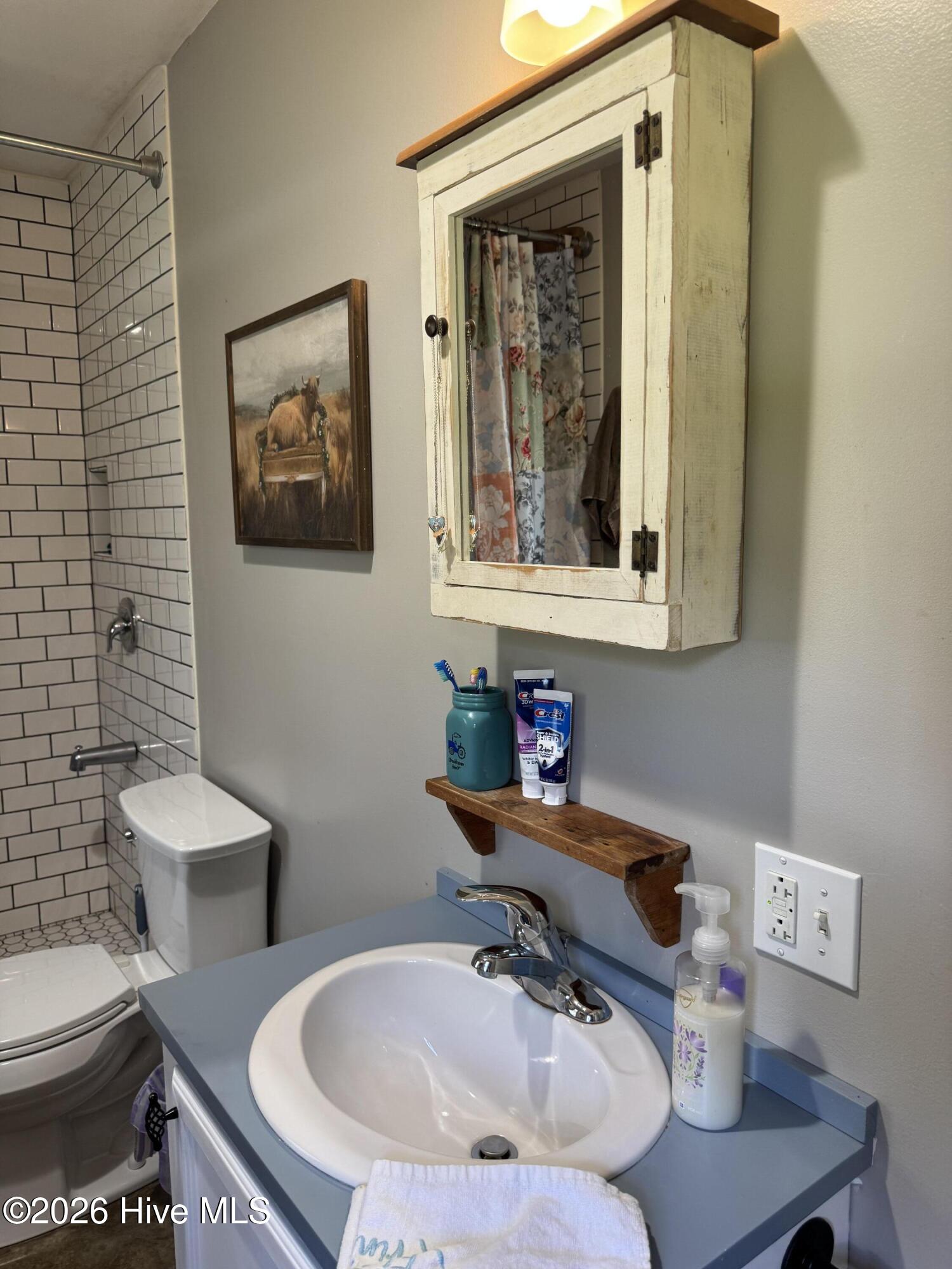2240 Hills Neck Road Ernul, NC 28527 - Photo 5 of 11 Gallery Image 5