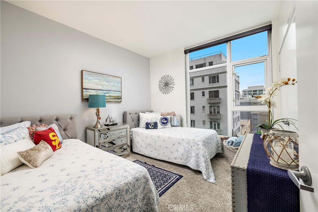 400 West Ocean Boulevard, Unit 902 Long Beach, CA 90802 - Photo 18 of 32 a bedroom with two bed and a painting on the wall